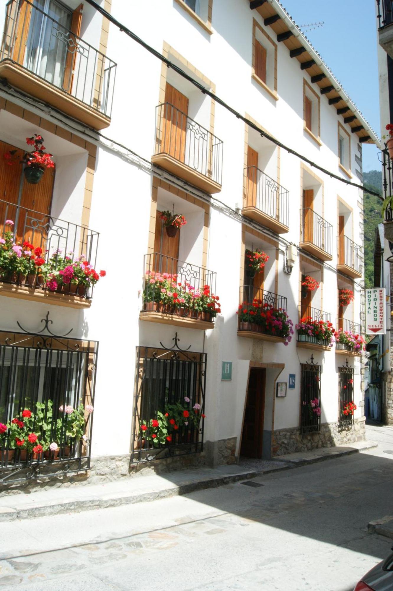 Hostal Pirineos Meliz Б'єльса Екстер'єр фото