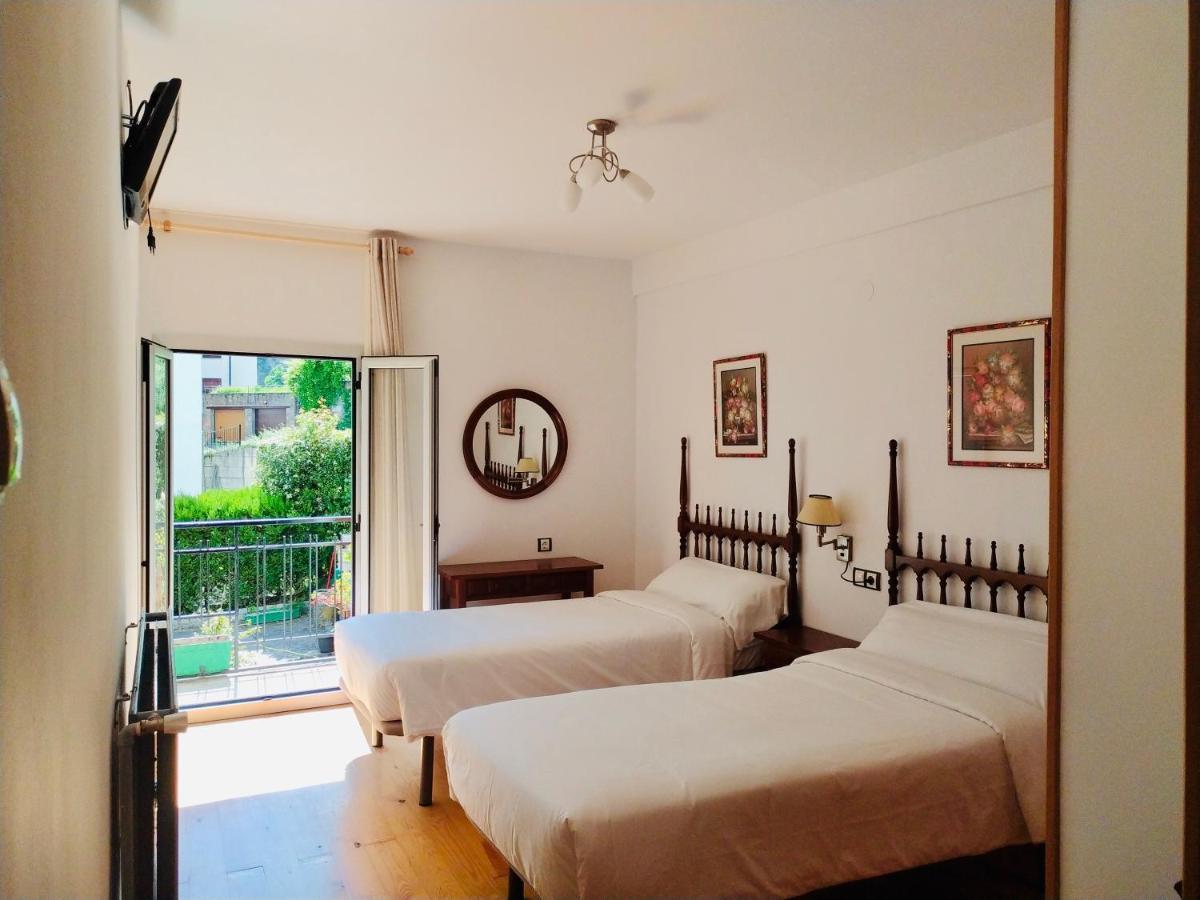 Hostal Pirineos Meliz Б'єльса Екстер'єр фото