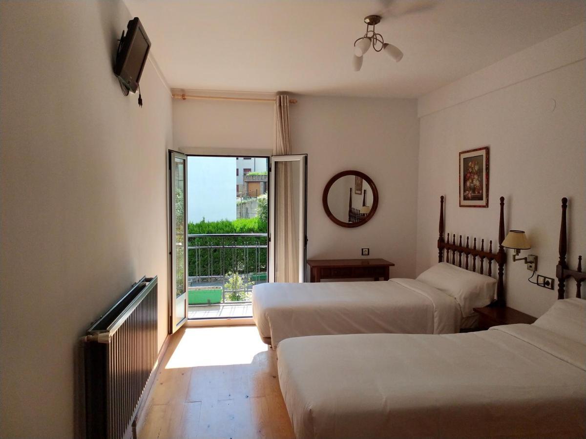 Hostal Pirineos Meliz Б'єльса Екстер'єр фото