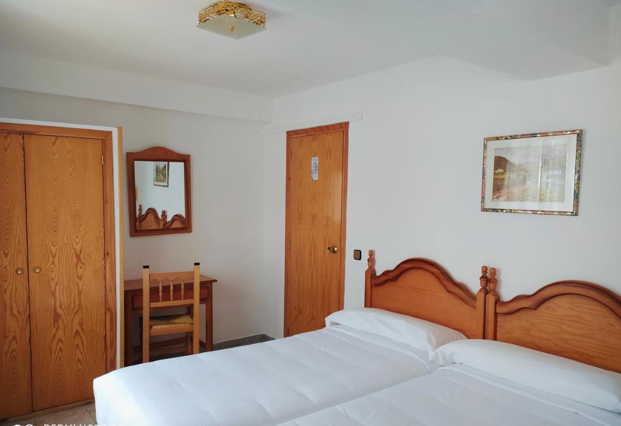 Hostal Pirineos Meliz Б'єльса Екстер'єр фото